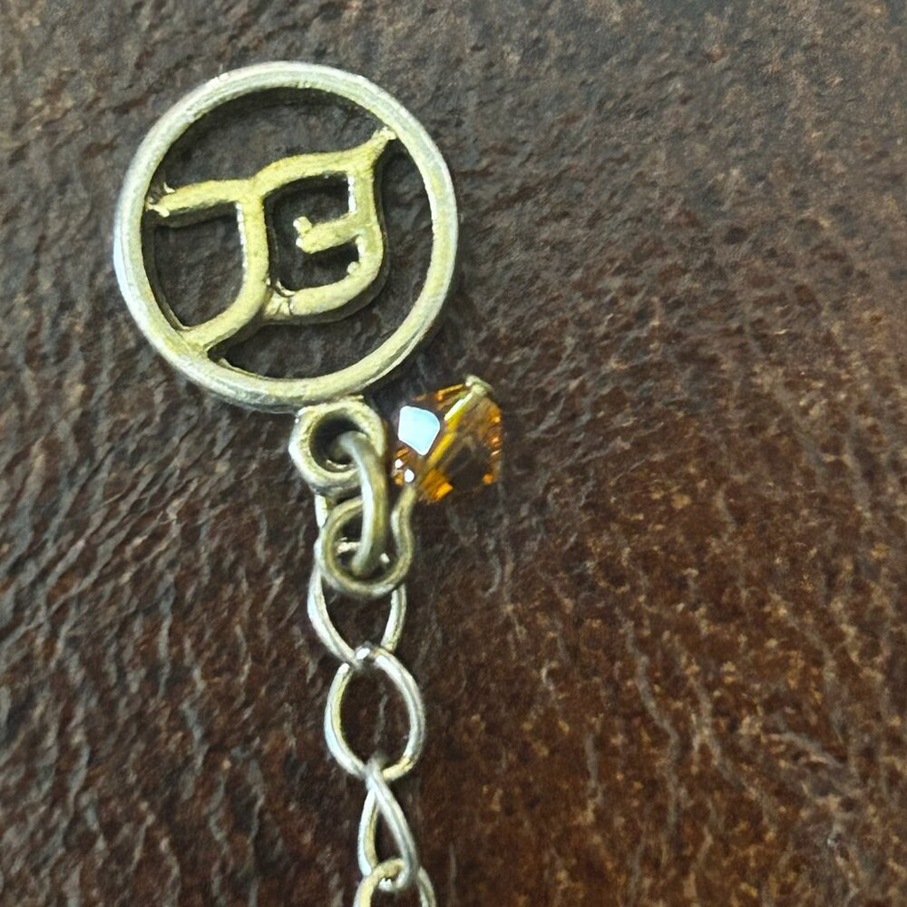 Dramatically Eye-Catching Statement Erica Lions N… - image 6